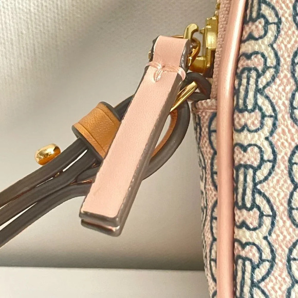 Tory Burch Gemini Link Wristlet Coastal Pink Gold Hardware H:4.2", L 7.2" - Picture 10 of 16